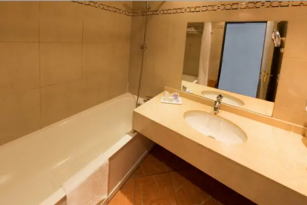Hôtel Ariane - salle de bain