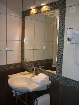 Adonis Sanary - Salle de bain