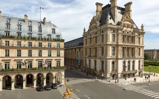 Hotel Regina Louvre in Paris
