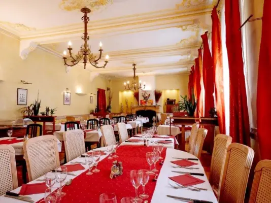 Hôtel restaurant Pédussaut - Table
