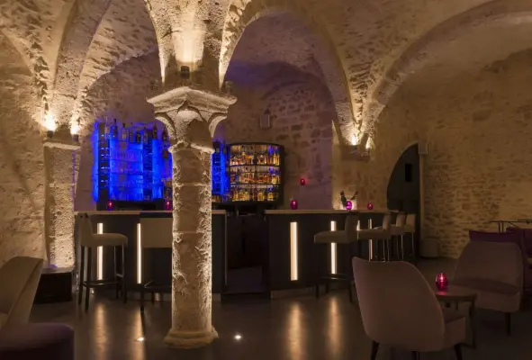 Hotel Aux Vieux Remparts, The Originals Relais - bar