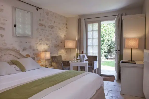 Hotel Aux Vieux Remparts, The Originals Relais - room