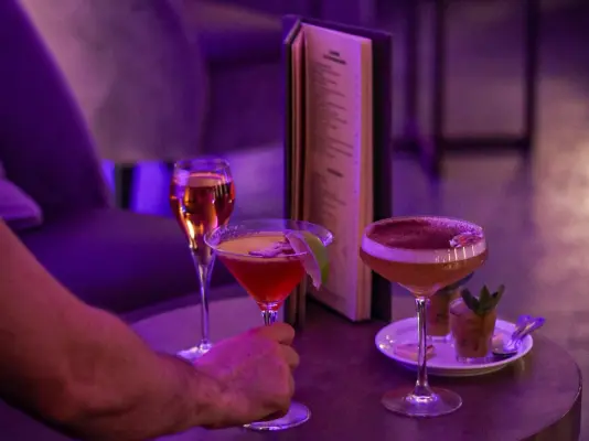 Hôtel Aux Vieux Remparts, The Originals Relais - Cocktails Lounge Bar