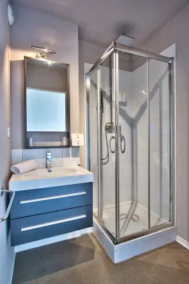 Adonis Bayonne - Salle de bain avec douche 
