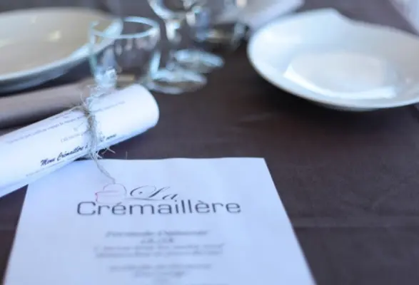Hôtel Restaurant La Crémaillere - Table