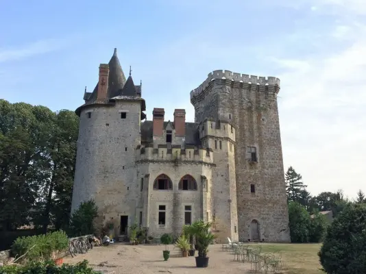 Château de Saint-Loup - Extérieur