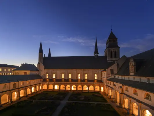 Abbaye Royale de Fontevraud - Extérieur Nuit
