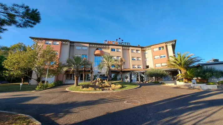 Hotel Abor in Benquet