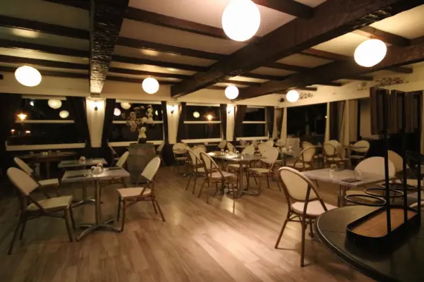 Hôtel Lakeside - Salle restaurant