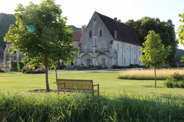 Abbey of Reigny - Atypical seminar place in the Yonne