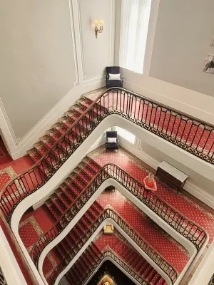 Hôtel Cosmos et Spa - Escaliers