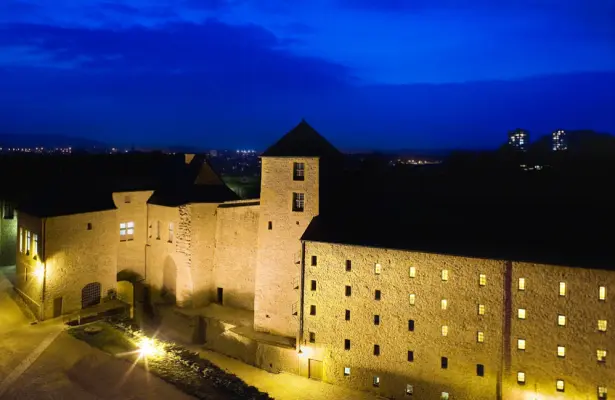 Hôtel Le Château Fort de Sedan - Façade nuit