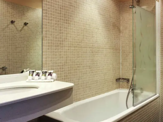 Mercure Saint-Nectaire Spa and Well-Being - Bathroom