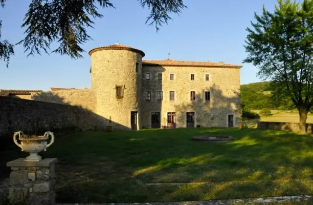 Château du Besset - exterieur de cet établissement ardechois