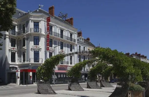 Le Saint Georges Hotel and Spa - Facade