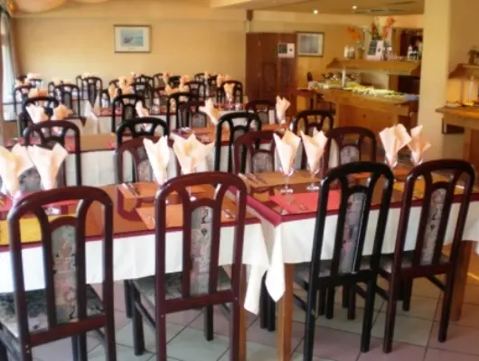 Euro Hôtel Orly Rungis - tables pour déjeuner