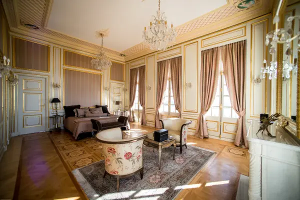 Chateau Saint Georges - master bedroom