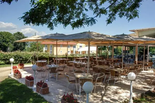 Best Western Hôtel du Golf d'Albon - Terrasse