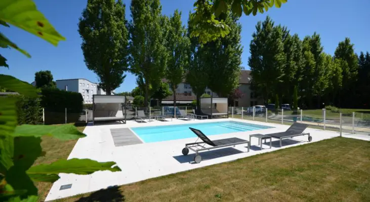 Kyriad Dijon Est - Mirande - piscine