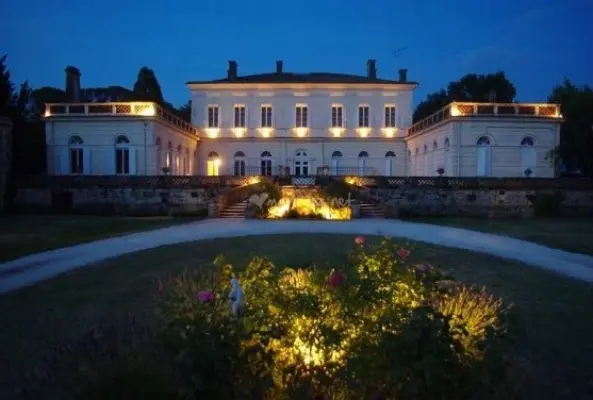 Château de Boisverdun - façade de nuit