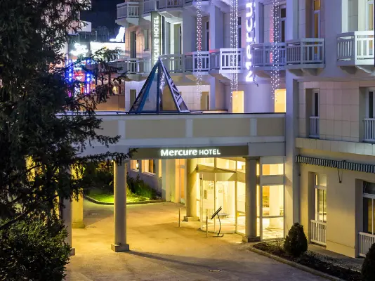 Grand Hotel des Thermes Brides-les-Bains - vue de nuit