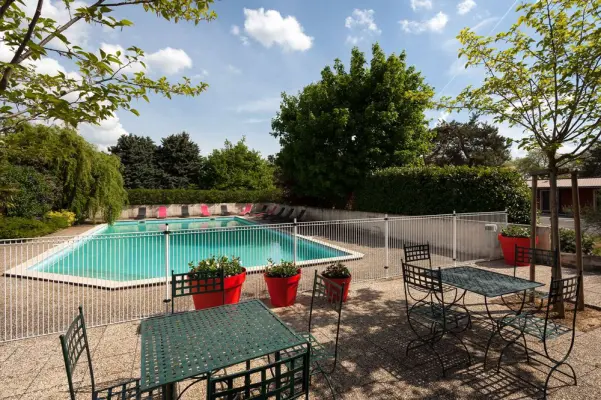 Kyriad Prestige Beaune Le Panorama - Terrasse piscine