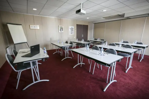 BRIT HOTEL Rennes, Le Castel - Salle de réunion en classe