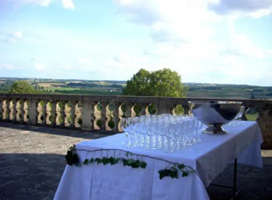 Château de Duras - terrasse pour cocktails