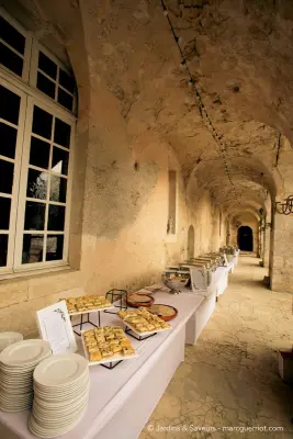 Château de Poudenas - buffet galerie cour d'honneur