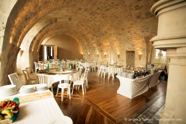 Château de Poudenas - la salle du billard en disposition buffet