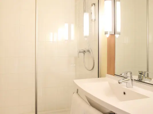 Ibis Châlons-en-Champagne - salle de bain