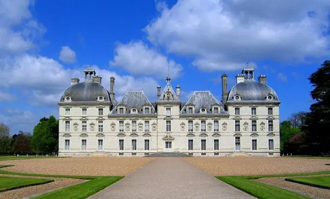 Relais des Trois Châteaux - Château de Cheverny à deux pas