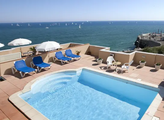 Hotel Port Marine – Swimmingpool auf dem Dach