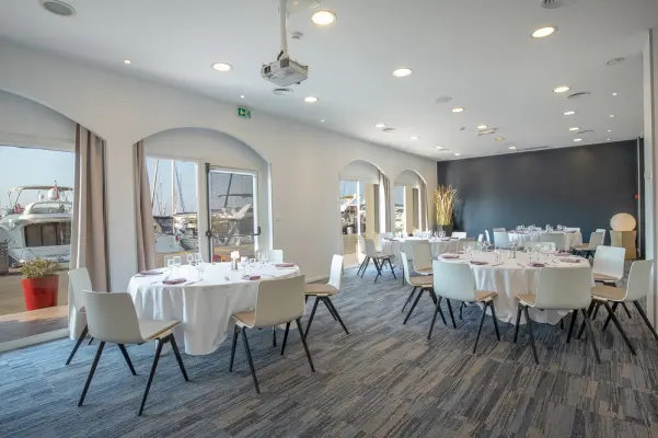 Best Western Plus Hôtel La Marina: salón privado para almuerzos o cenas