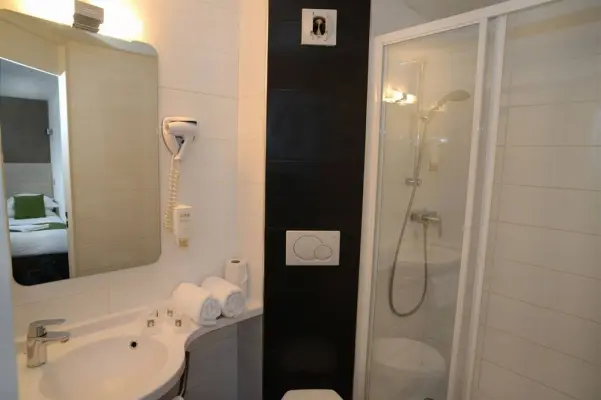 Comfort Hôtel Chelles Marne-la-Vallée - Salle de bain