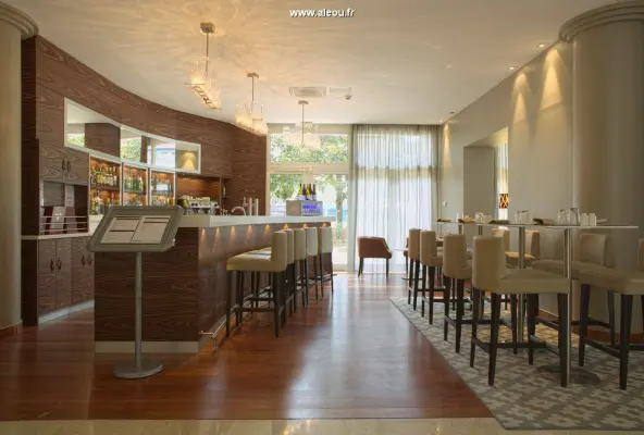 AC Hotel Ambassadeur Antibes - Juan-les-Pins - Espace bar