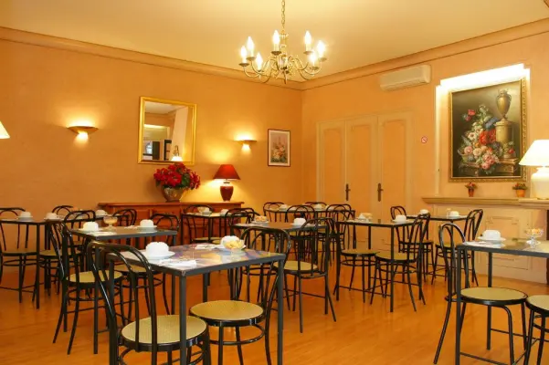 Hôtel Chiffre  - Salle petit déjeuner