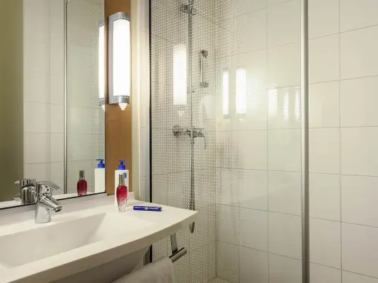 Ibis Compiègne - Bathroom