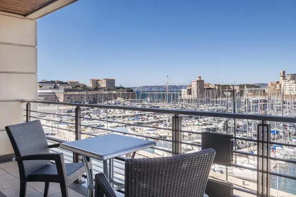 Radisson Blu Hôtel Marseille Vieux Port - Suite avec balcon et vue sur le Vieux Port