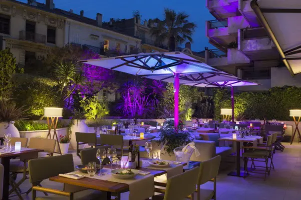 Hôtel Barrière Le Gray d'Albion Cannes - Restaurant La Terrasse du Gray 