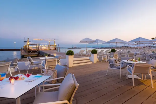 Hôtel Barrière Le Majestic Cannes - Terrasse