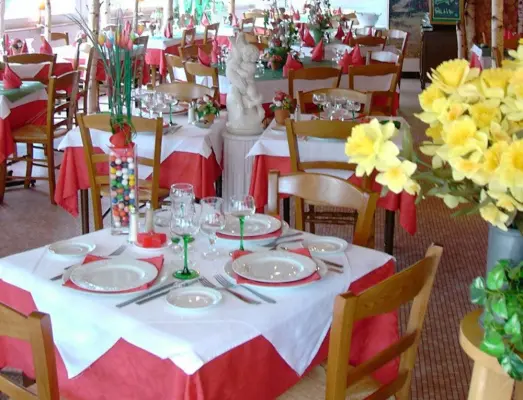 Olac Restaurant - Tables