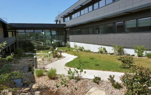 Management Center von Finistère - Außenaufnahme von Gebäuden