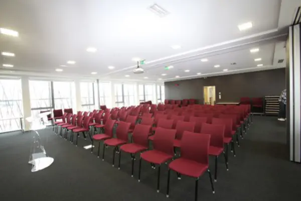 Centre d'Affaires de la CCI des Vosges - Salle de séminaire en théâtre