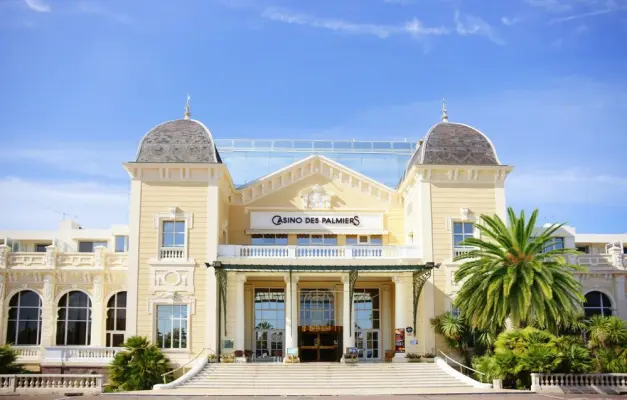 Hotel Casino des Palmiers - luogo di incontro nel Var 83