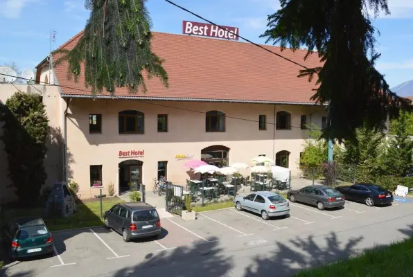 Sure Hotel by Best Western Annecy - Parking