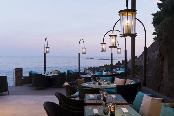 Tiara Miramar Beach Hotel - Cocktail ou déjeuner en terrasse