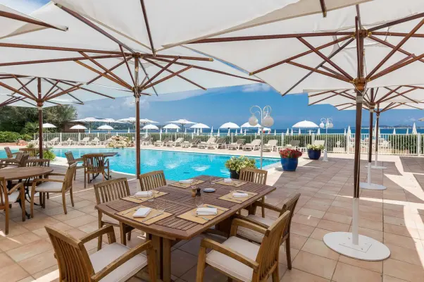 Hotel Giraglia - Terrasse piscine