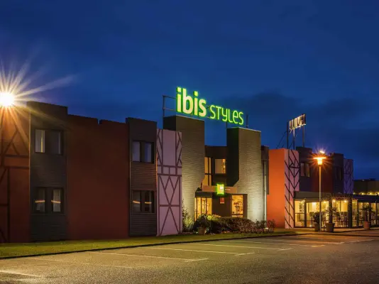 Ibis Styles Rouen Val De Reuil - Parking