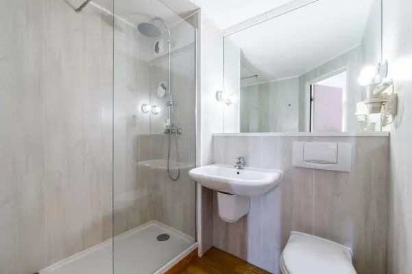 Comfort Hotel Evreux - Salle de bain